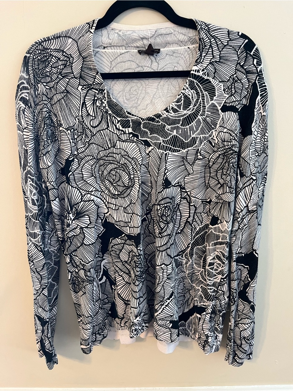 Dana Buchman Black & White Floral Scoop Neck Long Sleeve Top